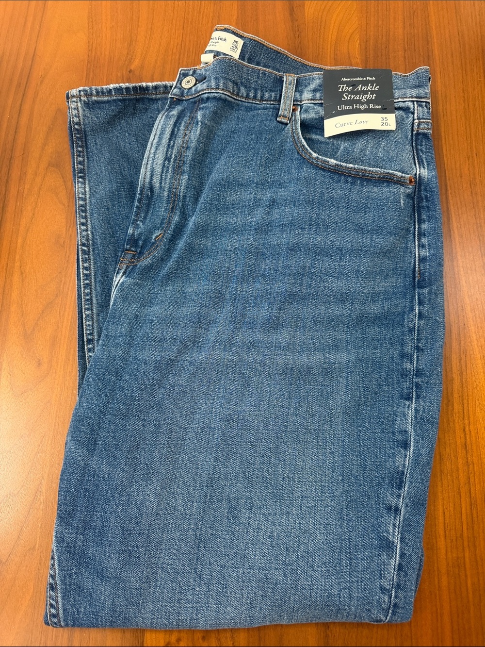 NWT 20L Abercrombie & Fitch Ultra High Rise Straight Jeans - Medium Blue Wash